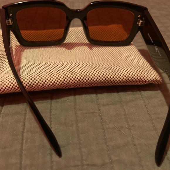 Tory Burch sunglasses tortoise shell brown lenses able to pop colors really good - Picture 4 of 10